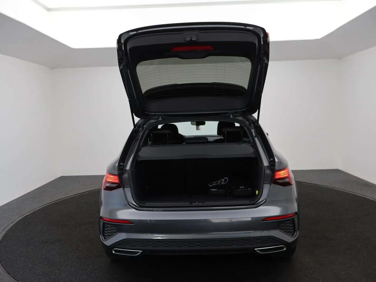 Audi A3 Sportback PHEV Audi A3 Sportback PHEV 2X S line 40 TFSIe 204PK *AUTOMAAT*PDC*VIRTUAL COCKPIT*CRUISE*NAVI*APP-CONNECT*KEYLESS GO*...*