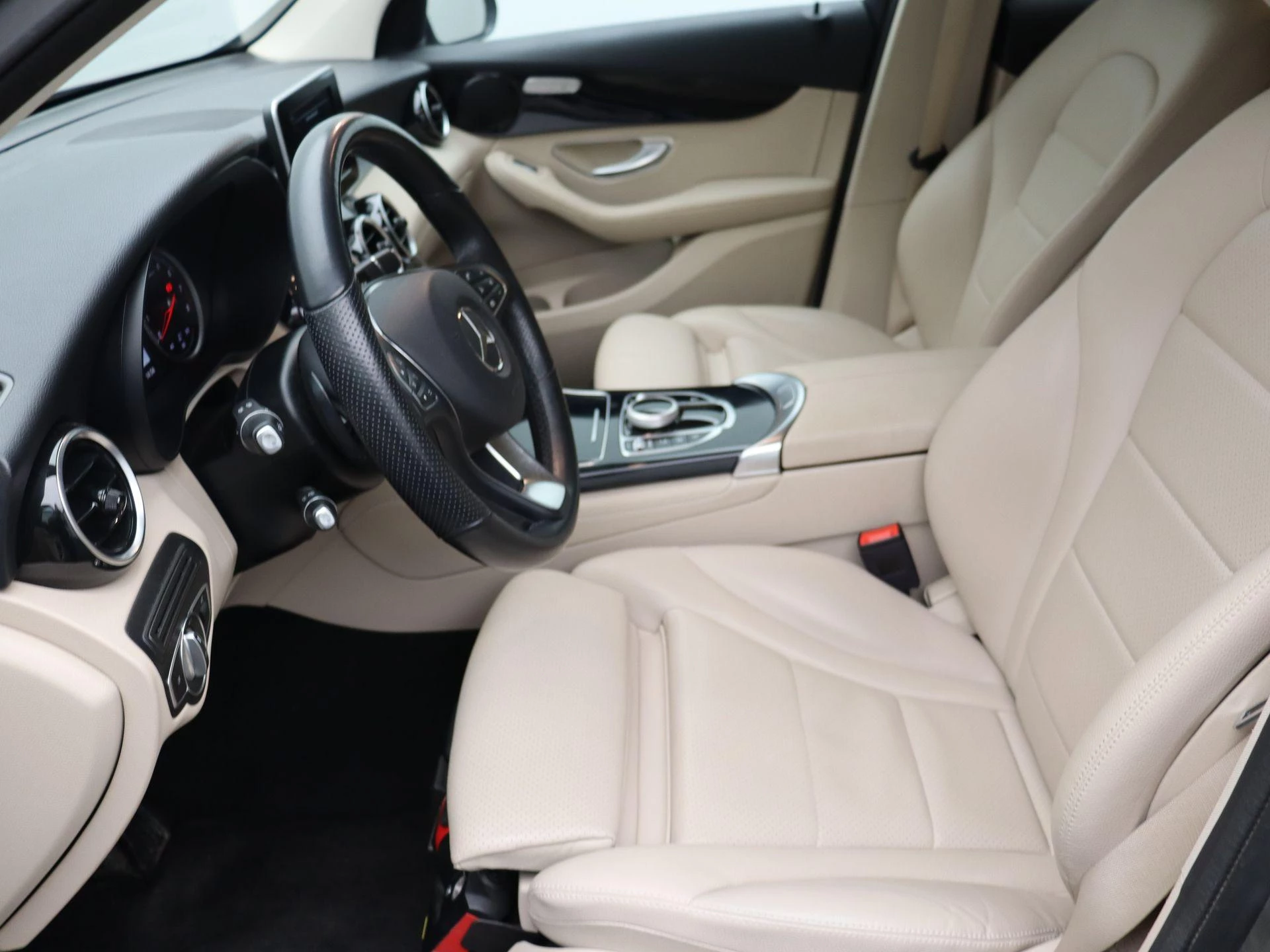 Mercedes-Benz GLC 250 4MATIC + LEDER + LED + TREKHAAK +