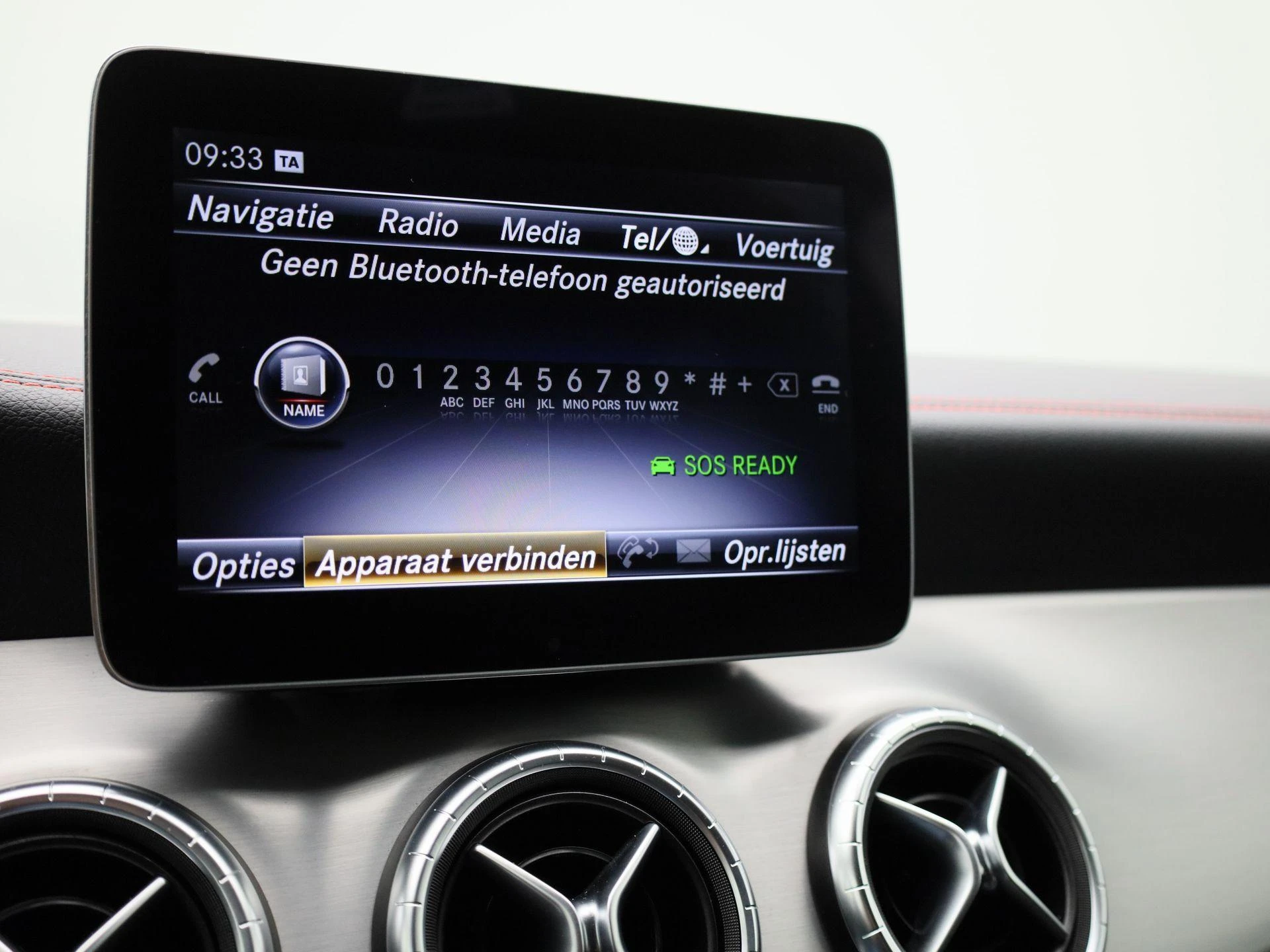 Mercedes-Benz-CLA-image-23