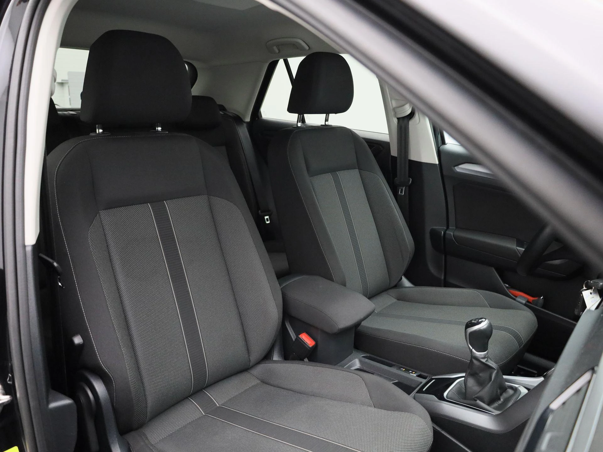 Volkswagen-T-Roc-image-33