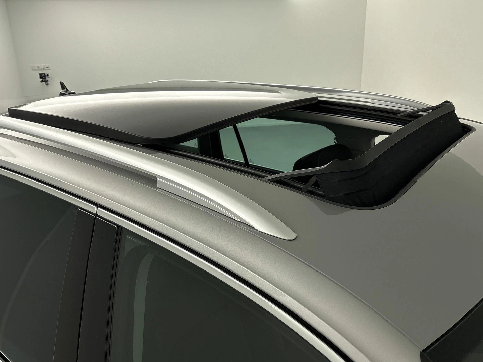 Volkswagen-Tiguan-image-10