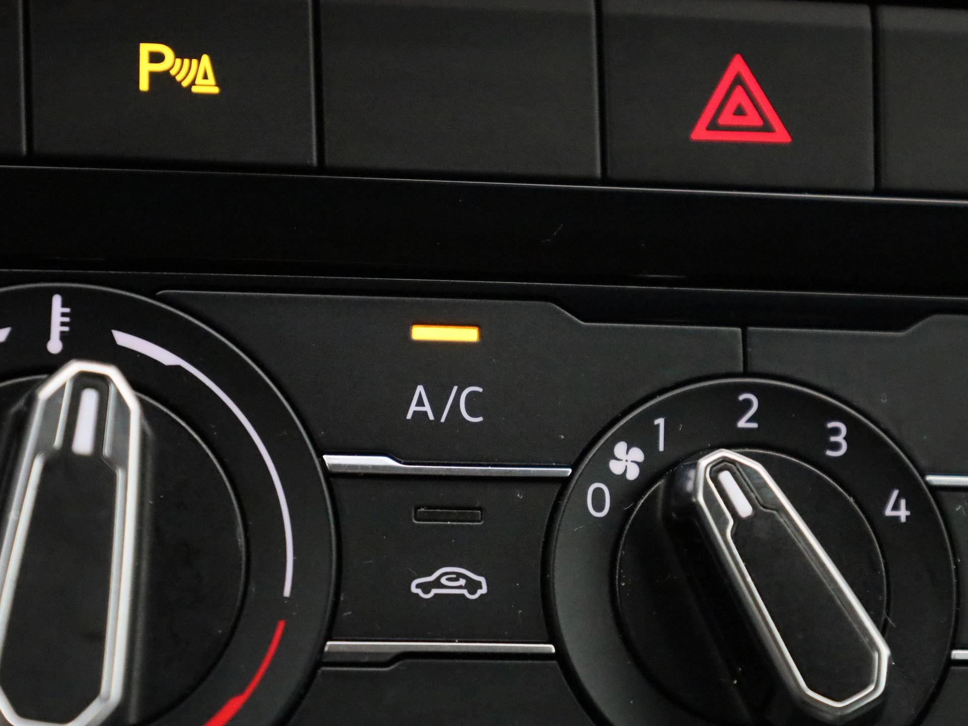 Volkswagen-T-Cross-image-18