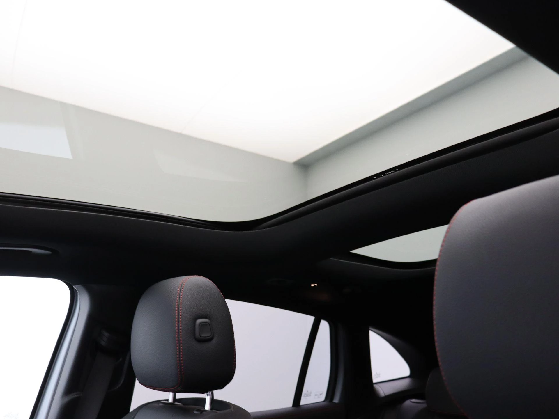 Mercedes-Benz-EQA-image-13
