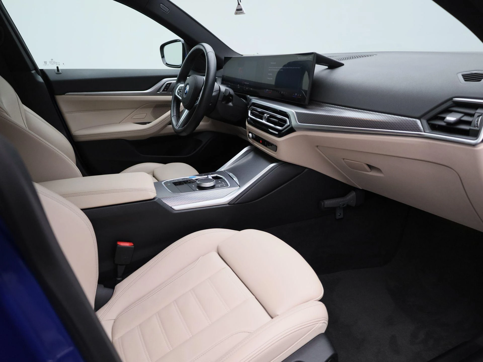 BMW-i4-image-36