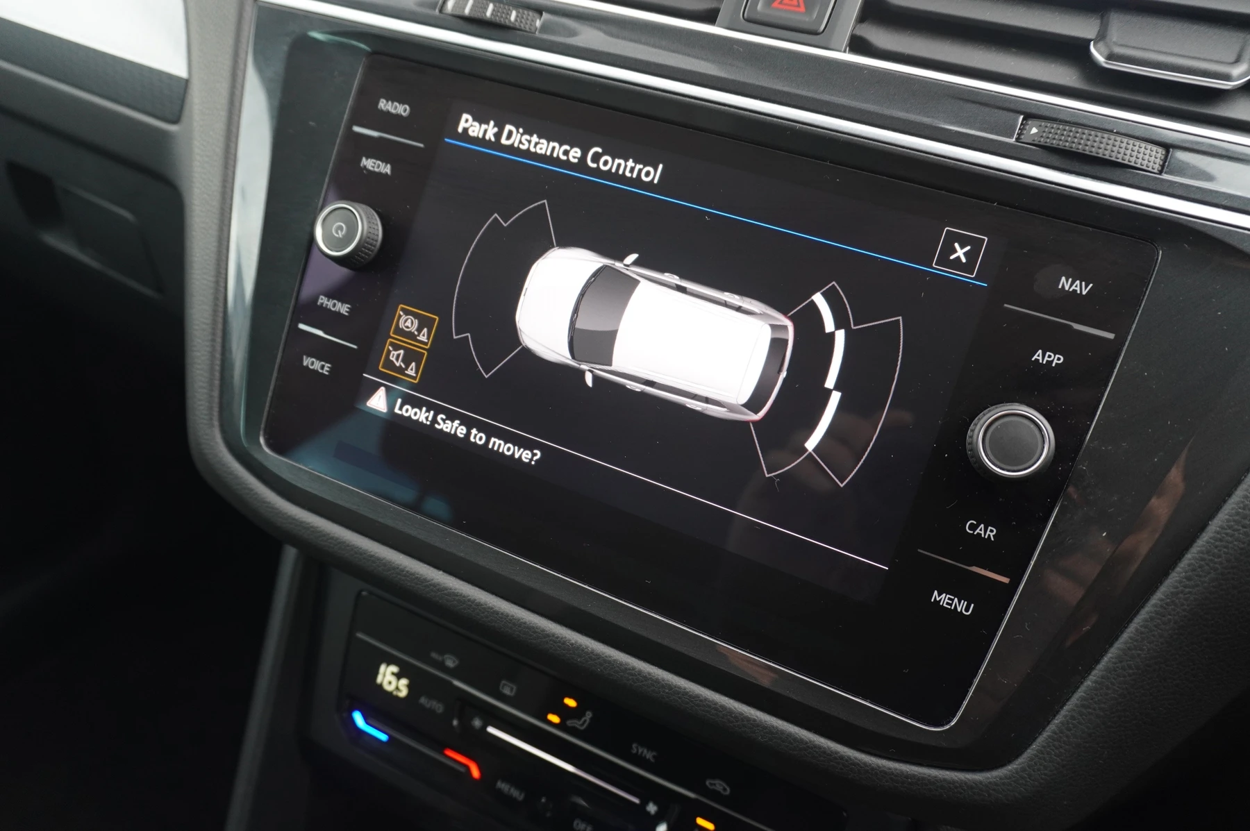 Volkswagen-Tiguan-image-27