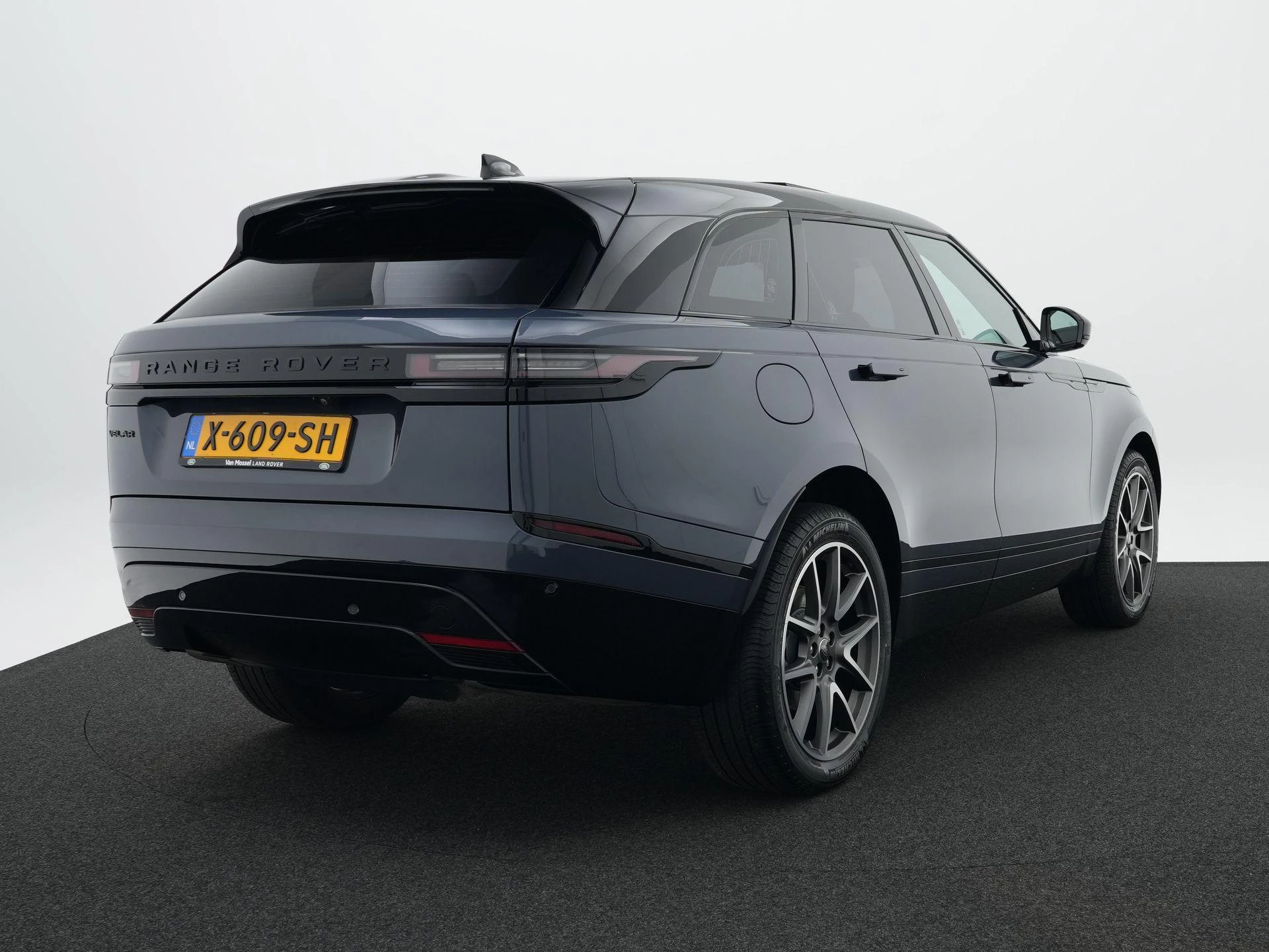 Land Rover-Range Rover Velar-image-12