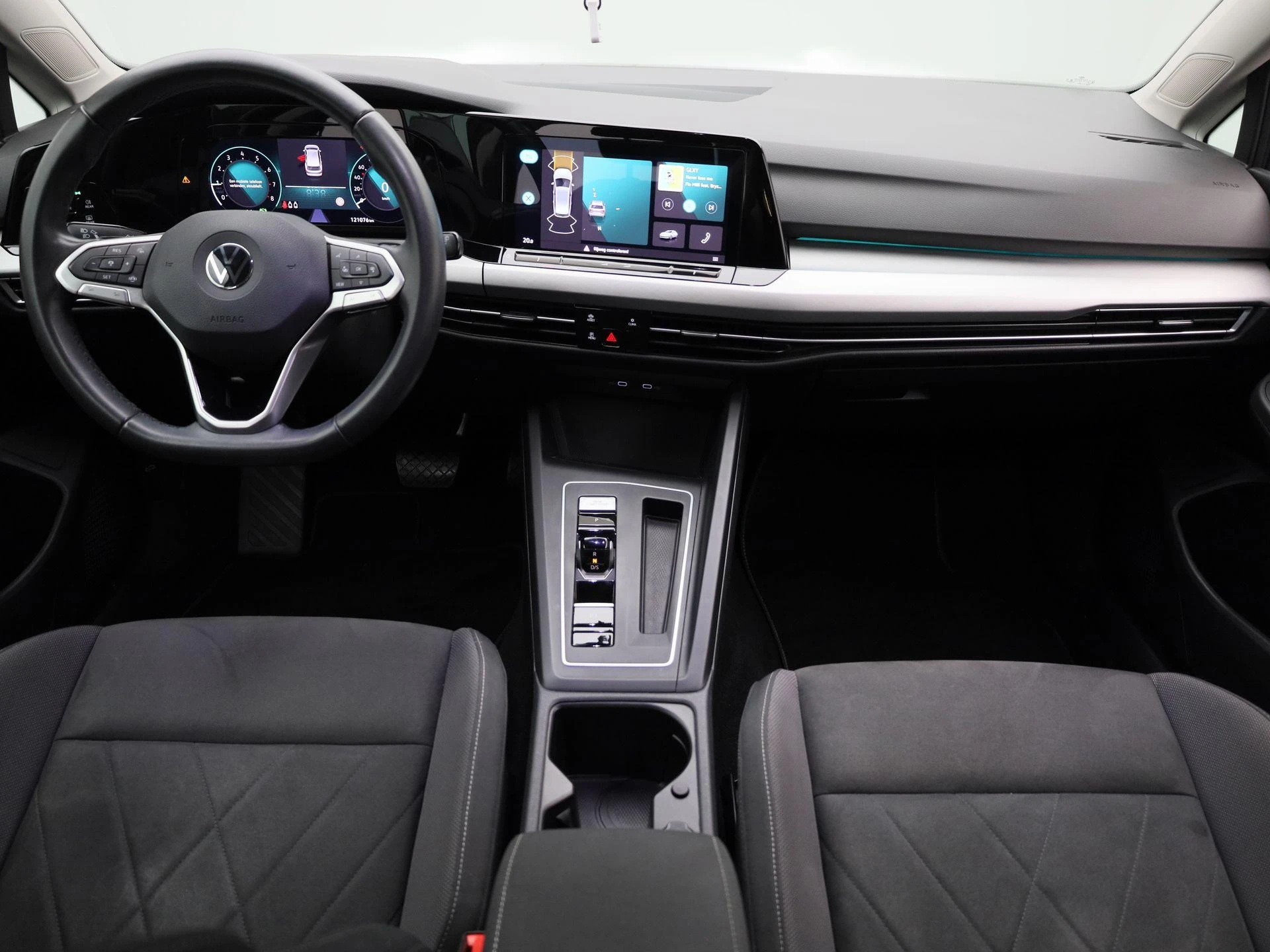 Volkswagen-Golf-image-8
