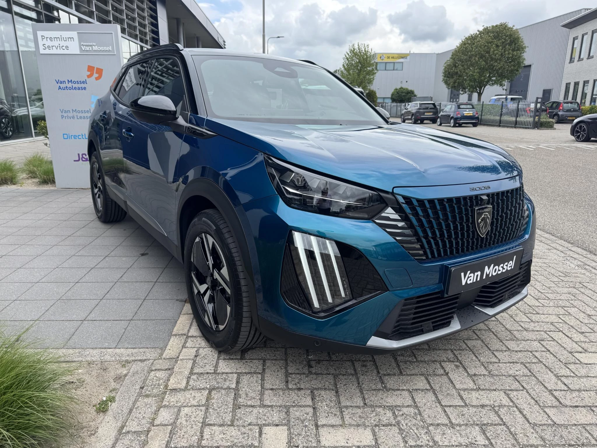 Peugeot 2008 Hybrid 145 GT