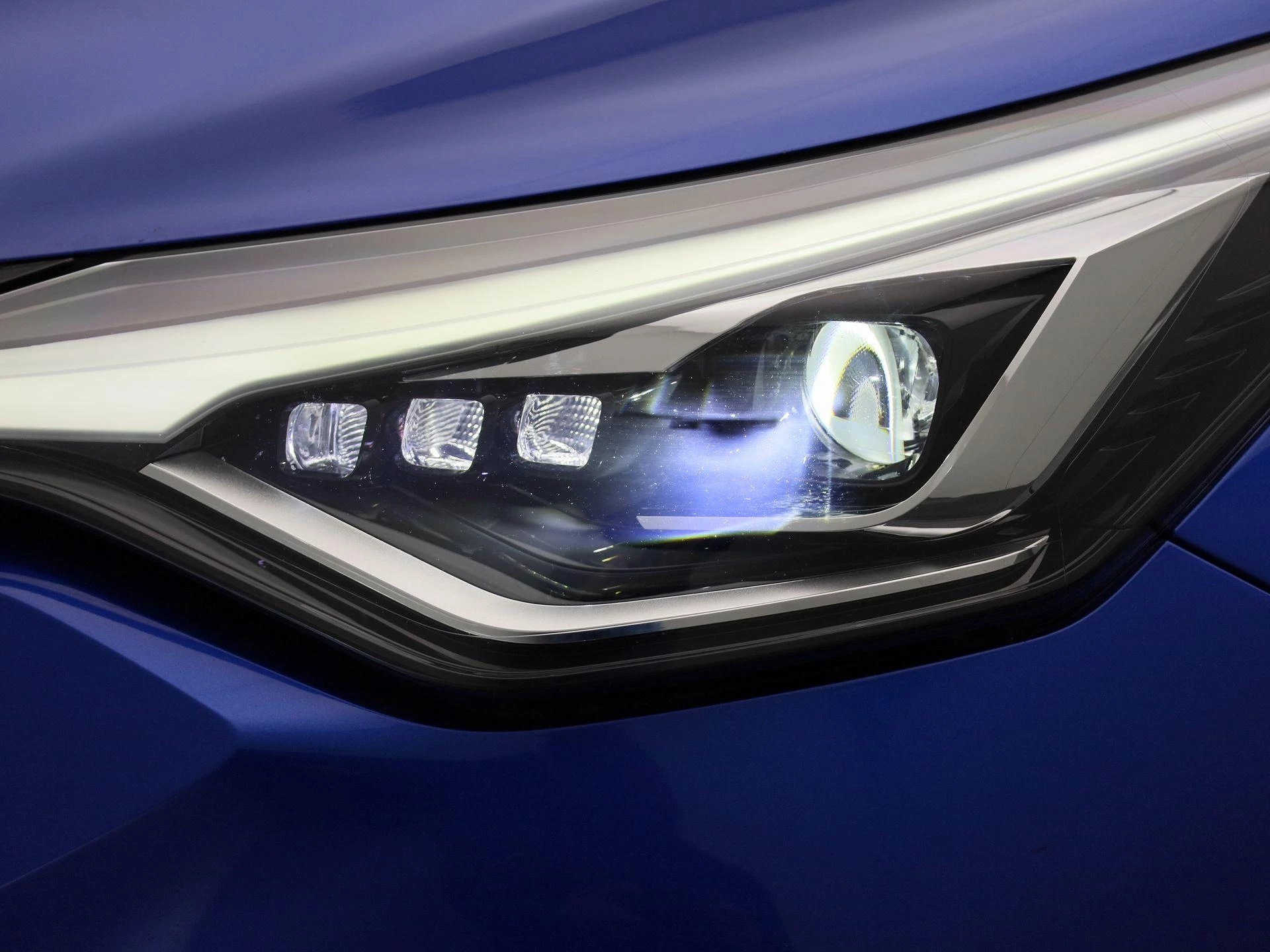 Toyota-C-HR-image-12