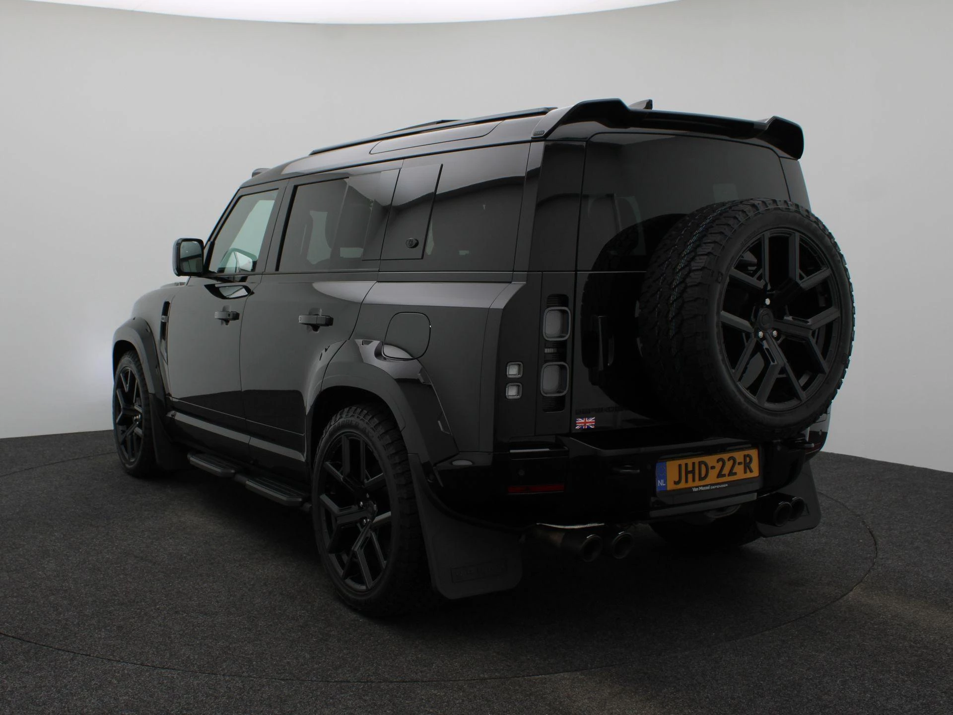 Land Rover Defender P300e X-dynamic SE