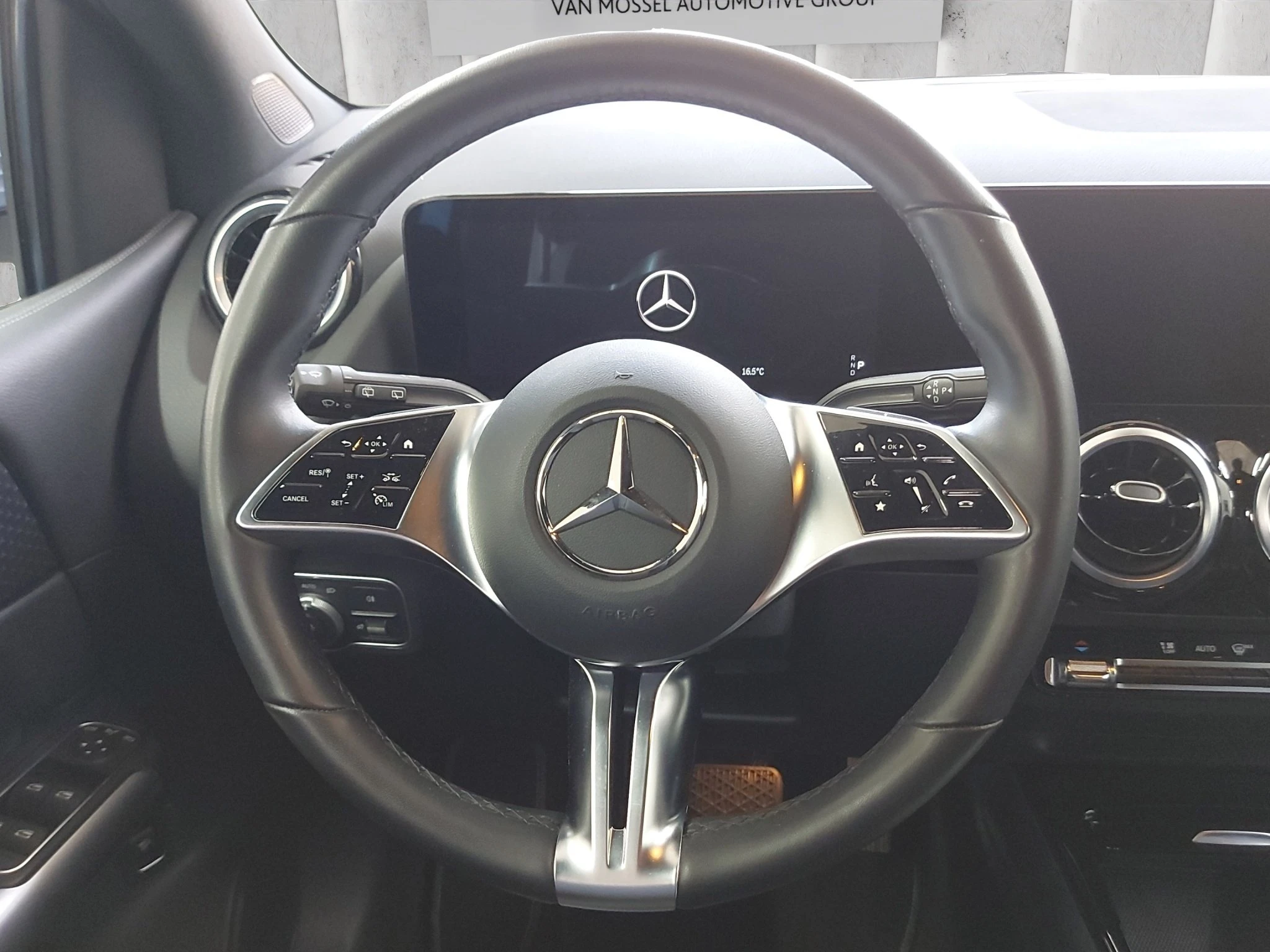Mercedes-Benz-B-Klasse-image-12