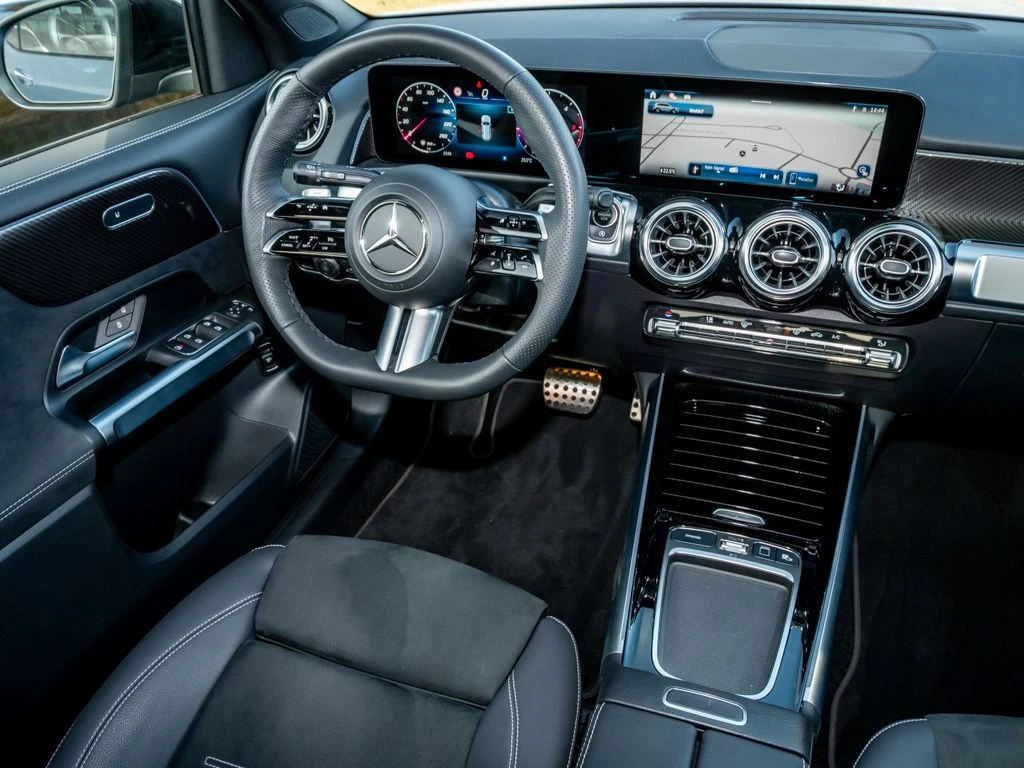 Mercedes-Benz-GLB 200 d-image-9