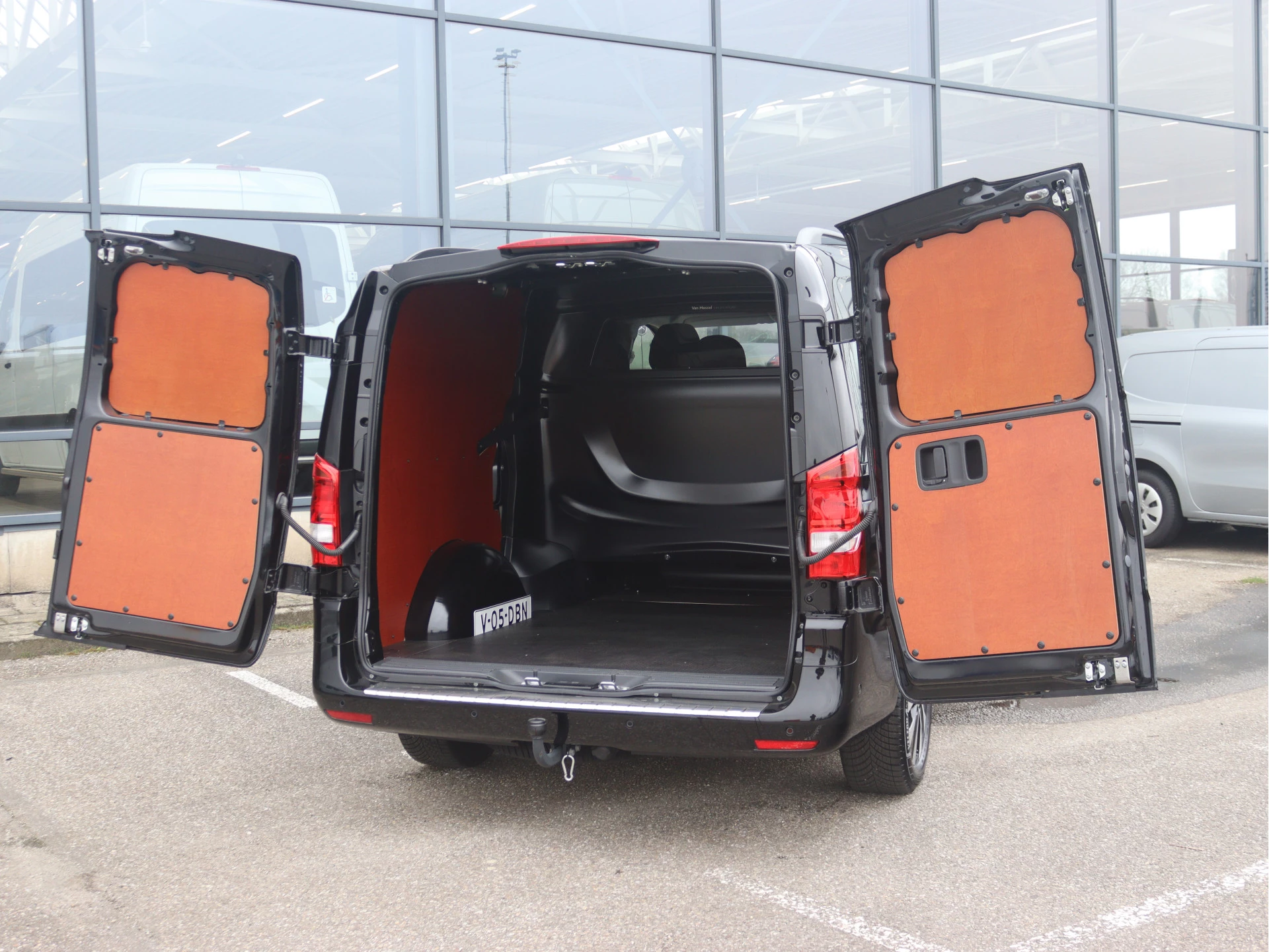 Mercedes-Benz-Vito-image-2