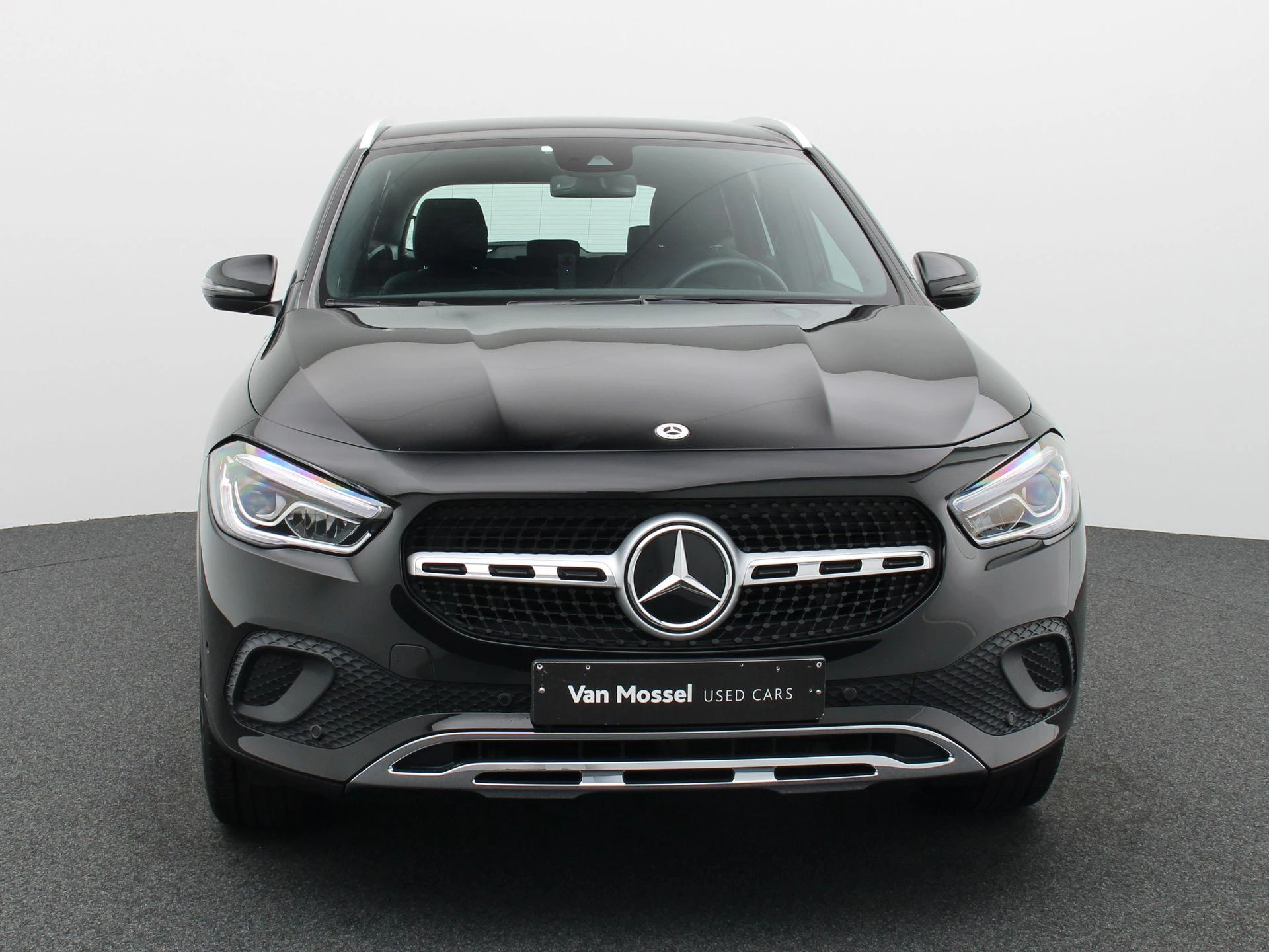 Mercedes-Benz GLA 180 Business Line + TREKHAAK + CAMERA + LED +