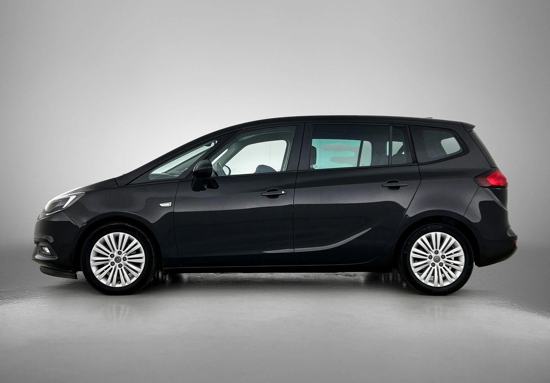 Opel-Zafira Tourer-image-1