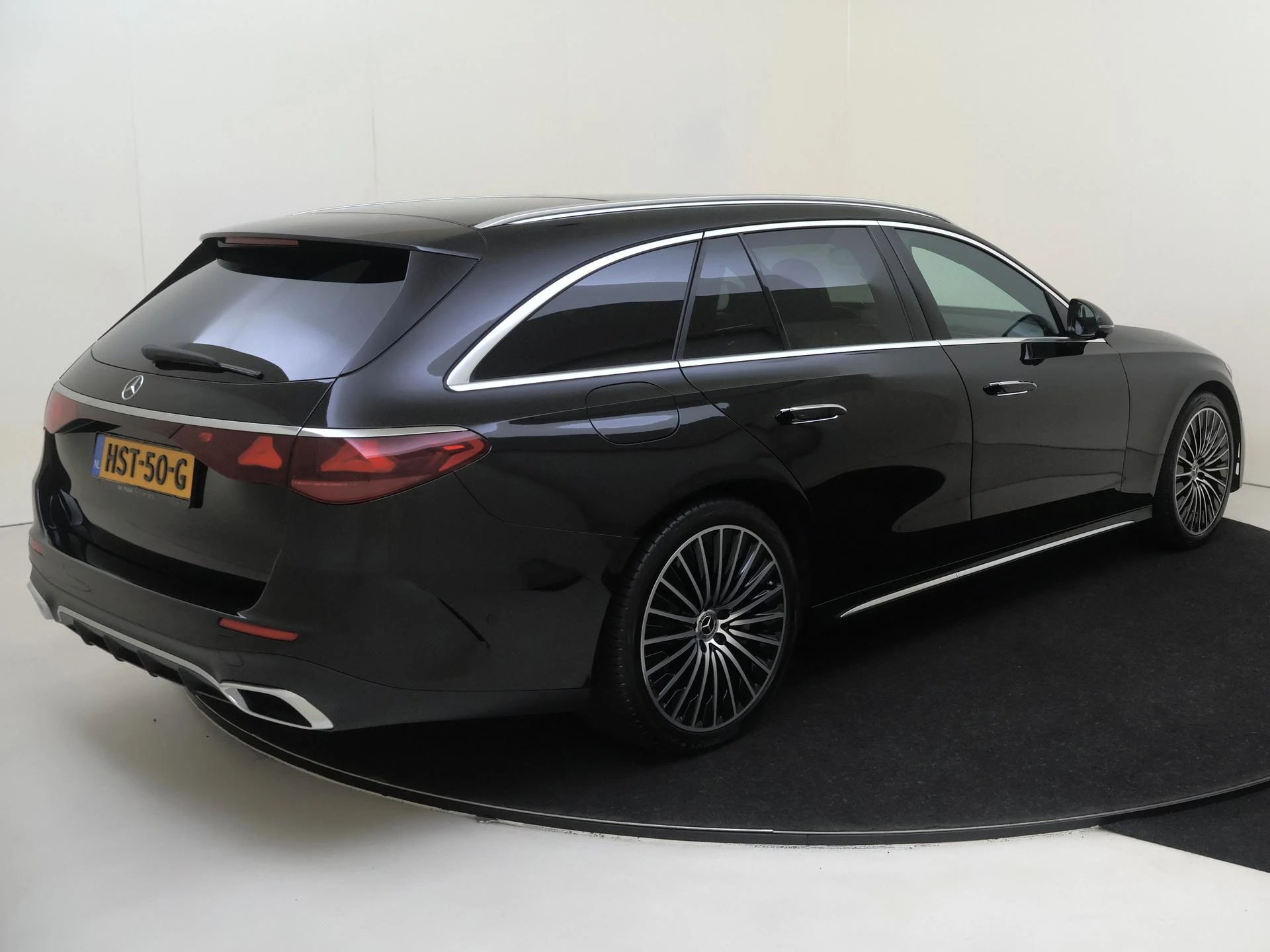 Mercedes-Benz-E-Klasse-image-3