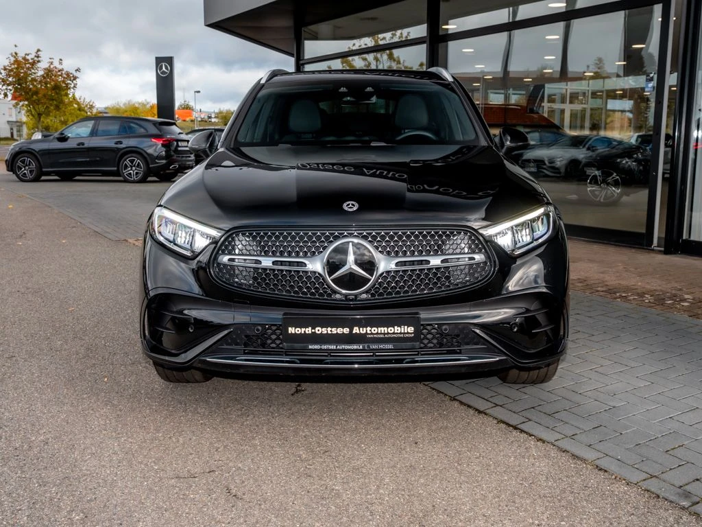 Mercedes-Benz-GLC 300 d-image-3