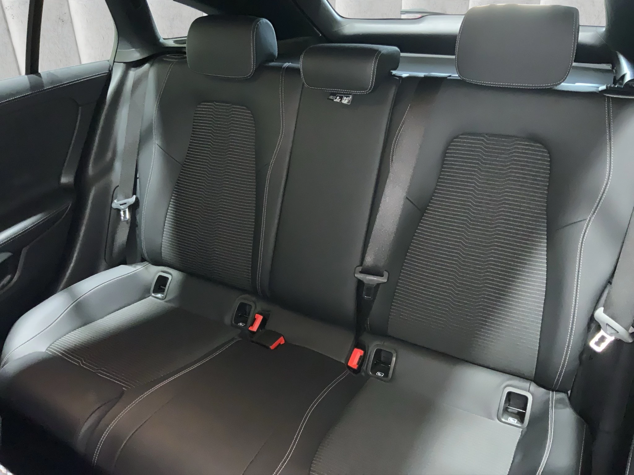 Mercedes-Benz-CLA-image-10