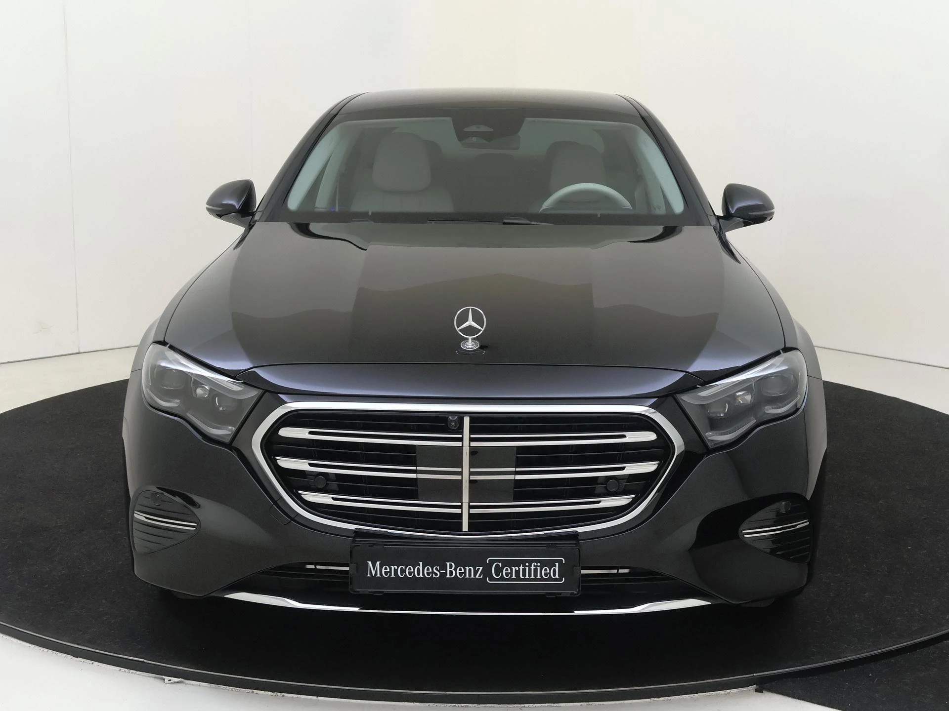 Mercedes-Benz-E-Klasse-image-5