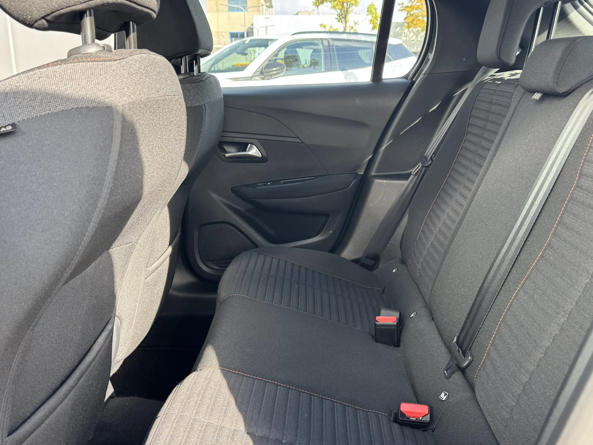 Peugeot-208-image-24