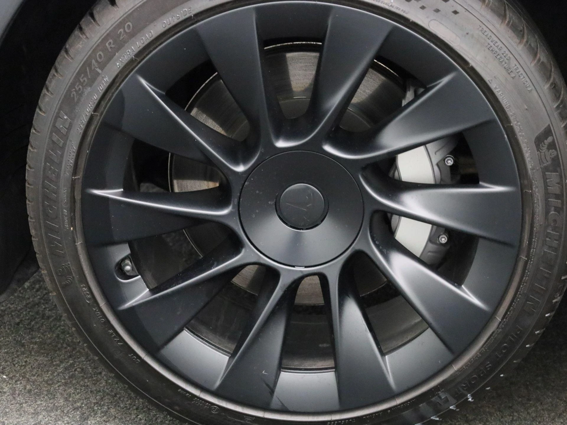 Tesla-Model Y-image-12