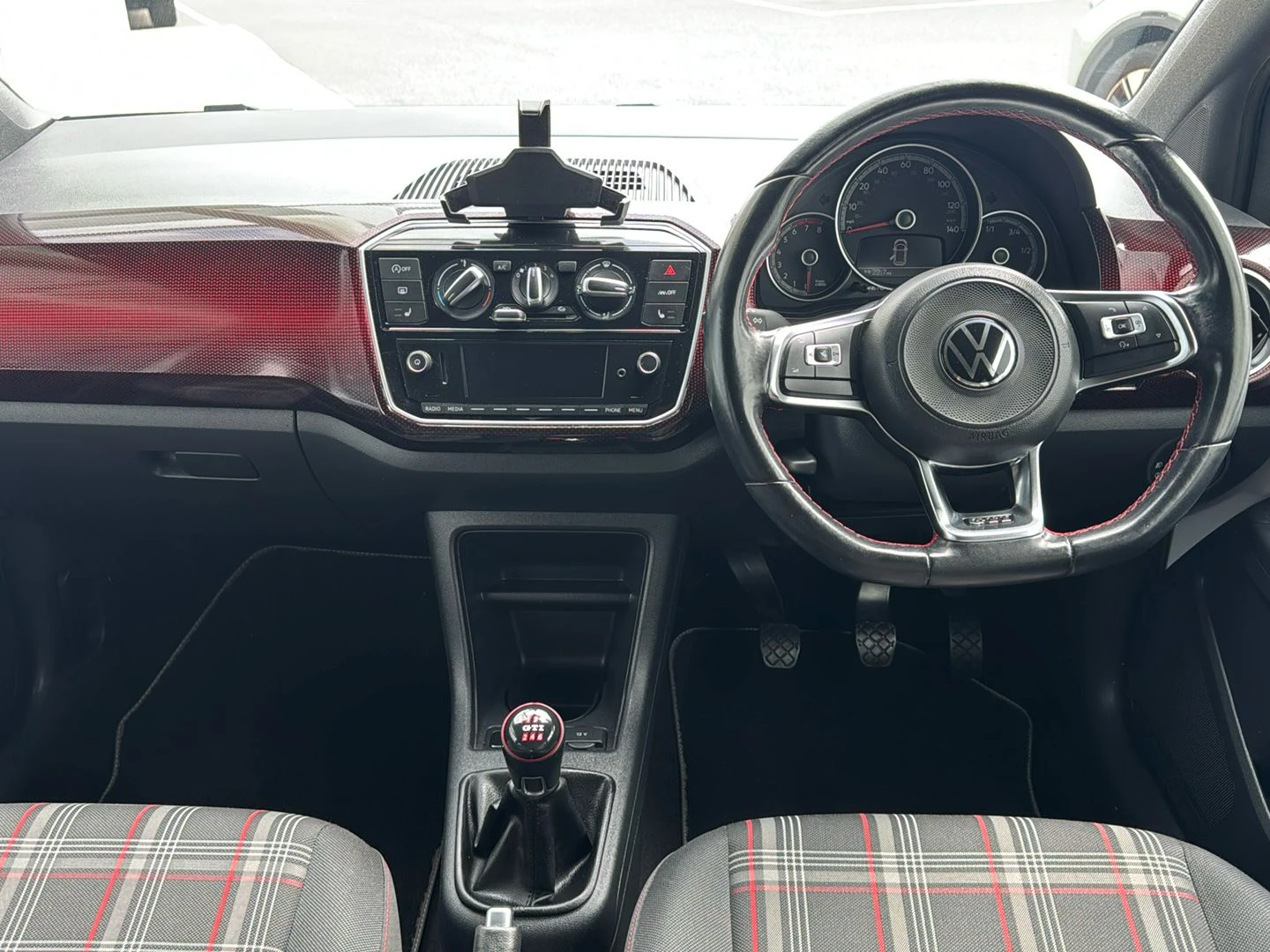 Volkswagen-up!-image-3