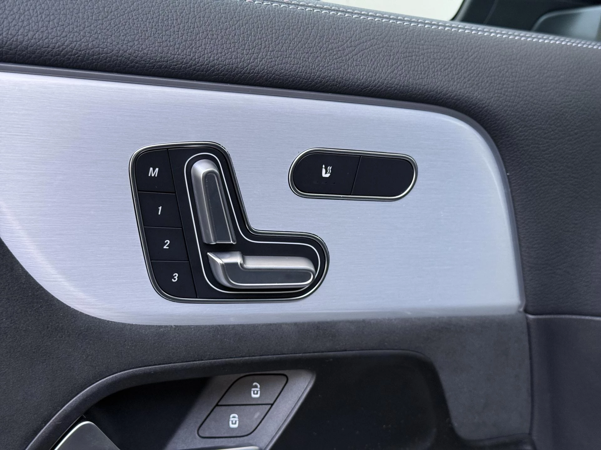 Mercedes-Benz-GLA-image-29