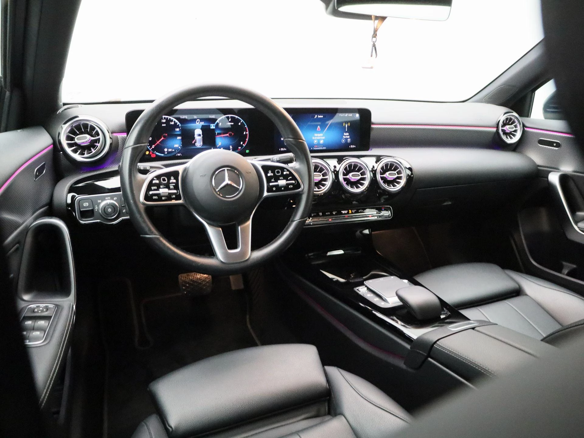 Mercedes-Benz-A-Klasse-image-6