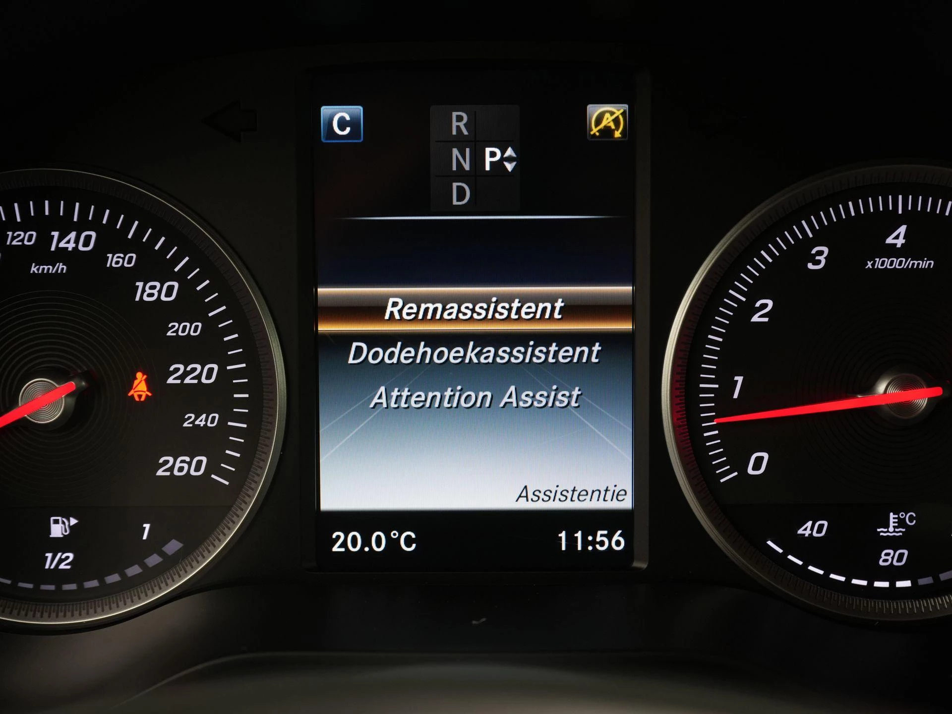Mercedes-Benz-GLC-image-17