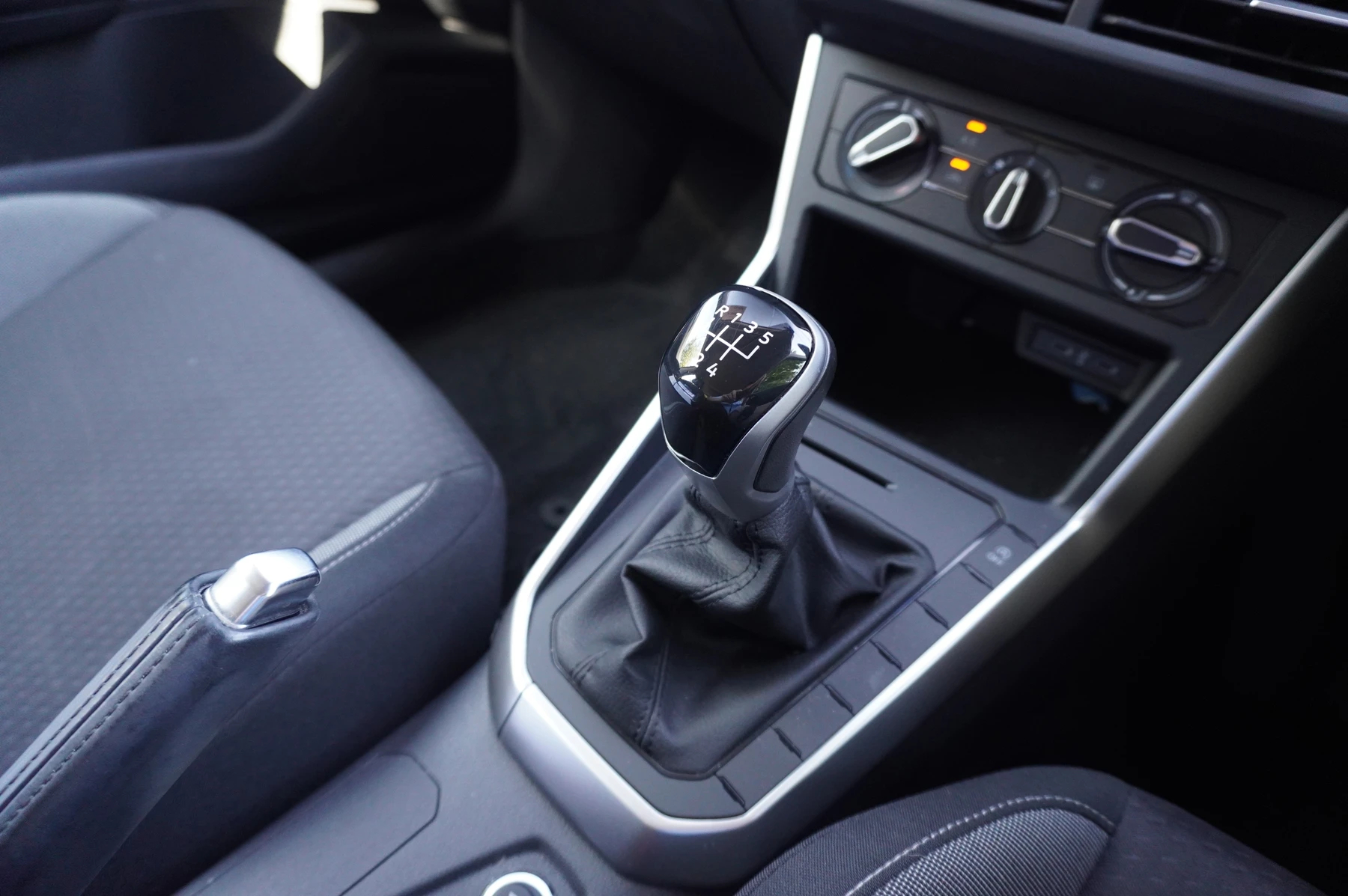 Volkswagen-Polo-image-13