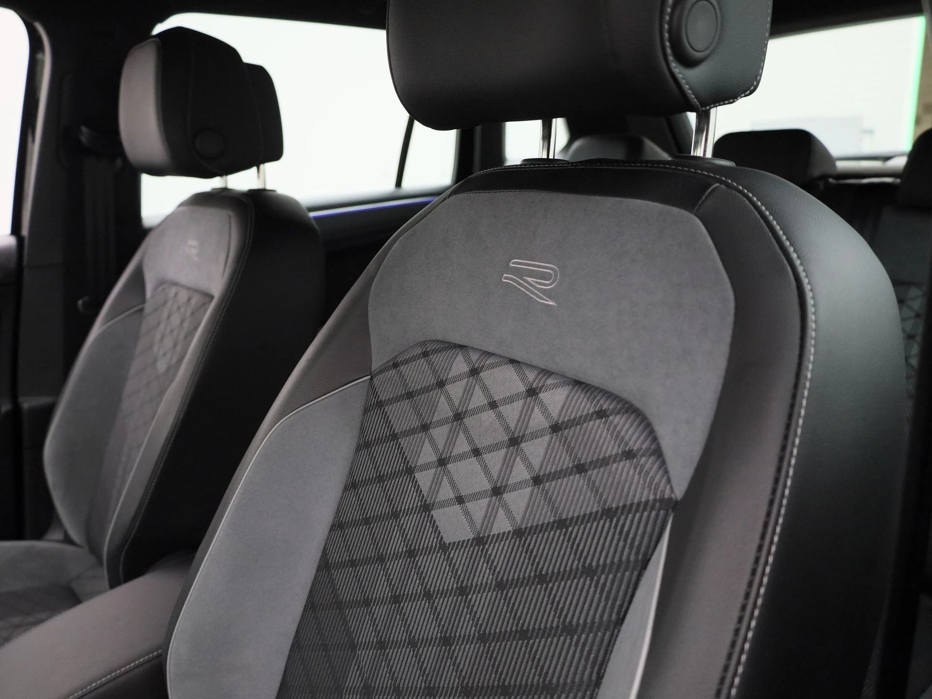 Volkswagen-Tiguan-image-36