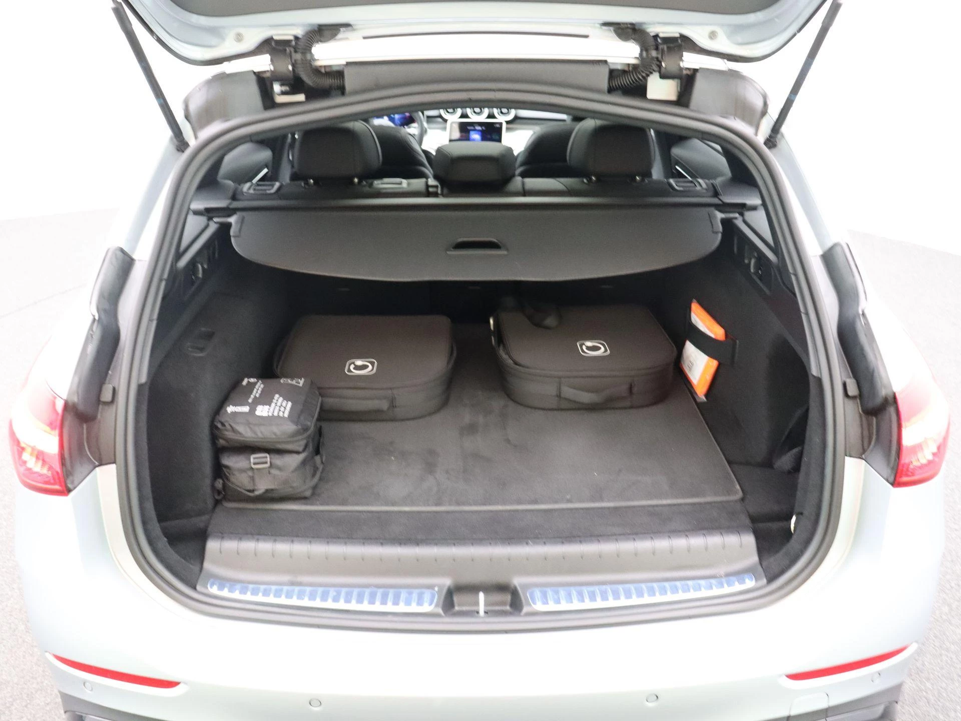 Mercedes-Benz C-Klasse 300 e AMG Line Estate + PANORAMISCH DAK + DIGITAL LIGHT + BURMESTER +
