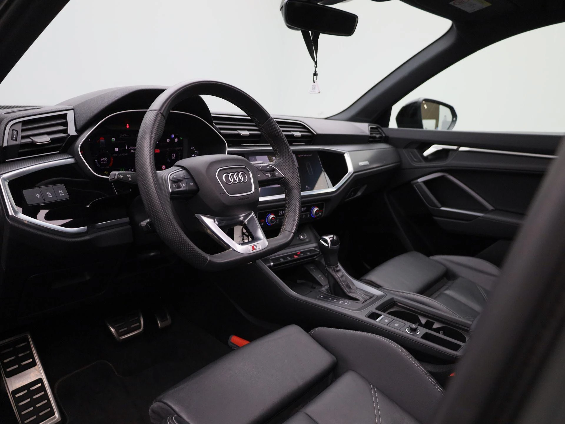 Audi-Q3-image-31