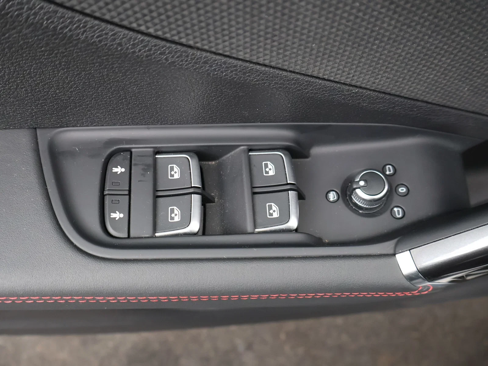 Audi SQ2 2.0TFSI Quattro 300PK *AUTOMAAT*HALF LEDER*FULL LED*SHADOWLOOK*...