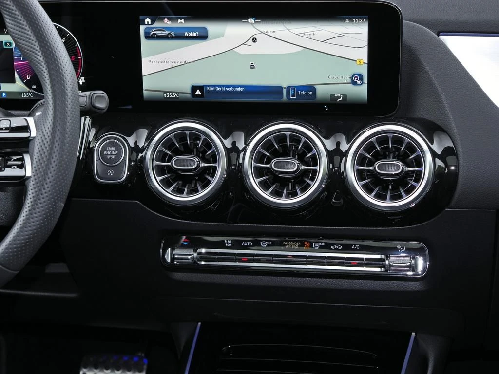 Mercedes-Benz-GLA 200 d-image-11