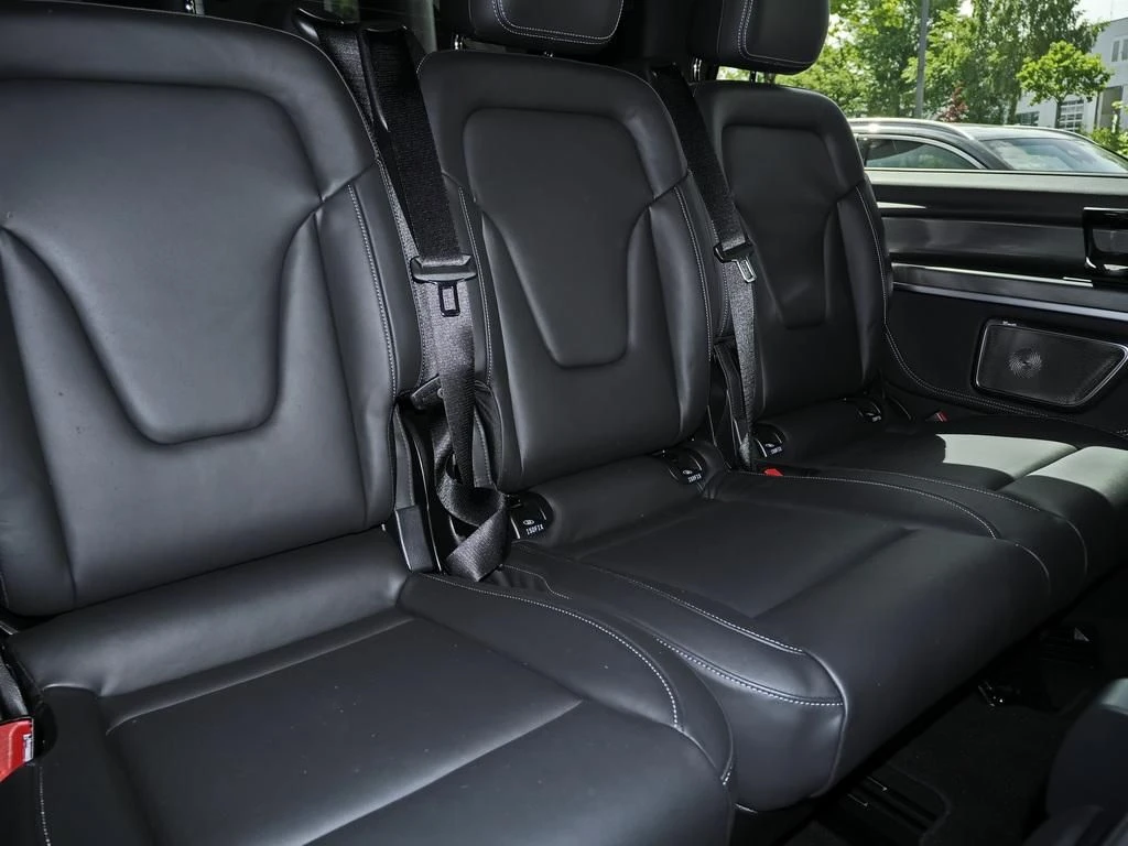 Mercedes-Benz-V-Klasse 300-image-14