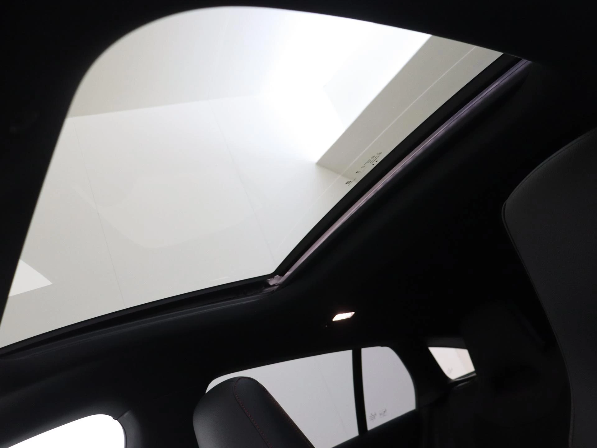 Mercedes-Benz-CLA-image-27