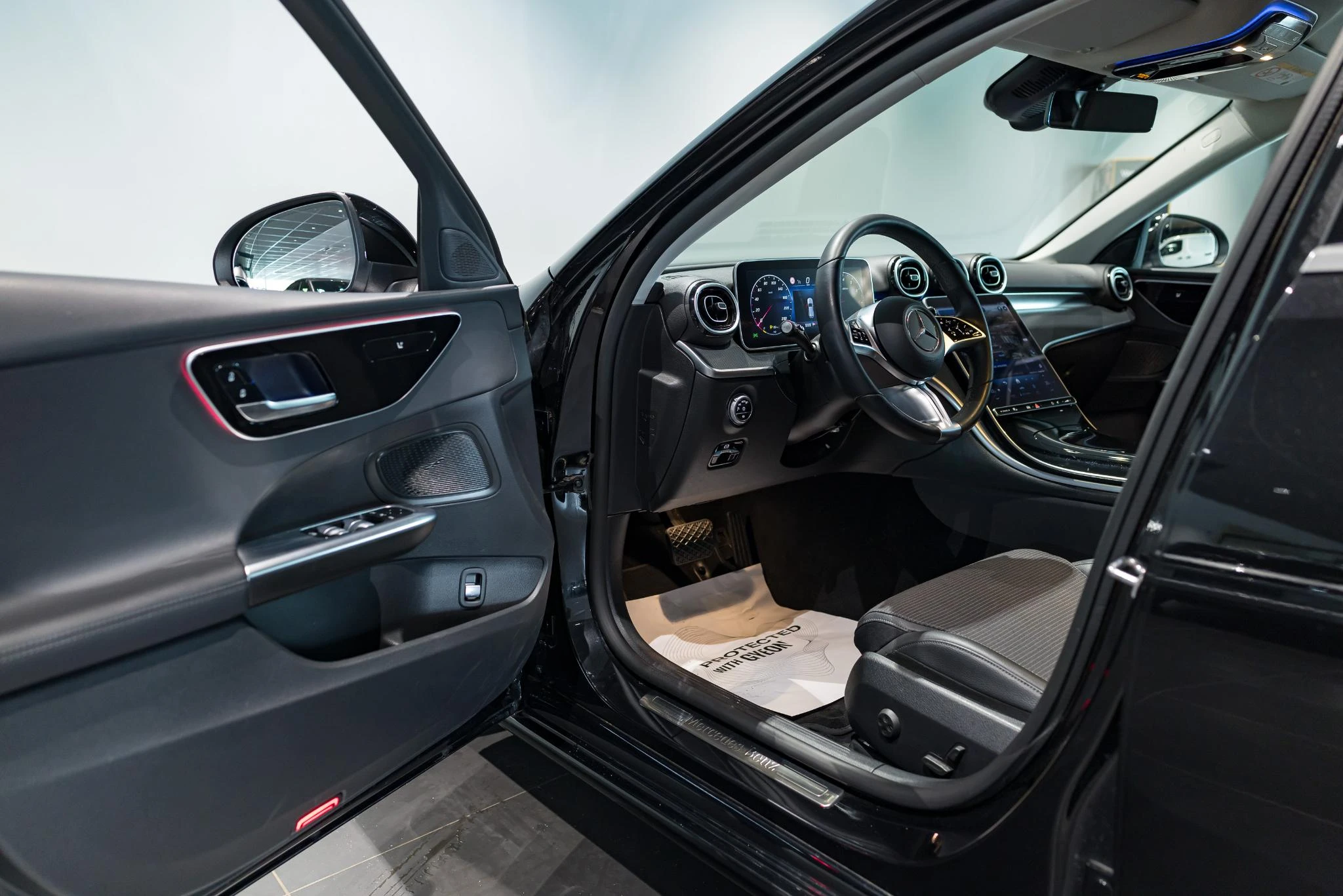 Mercedes-Benz-C-Klasse-image-18