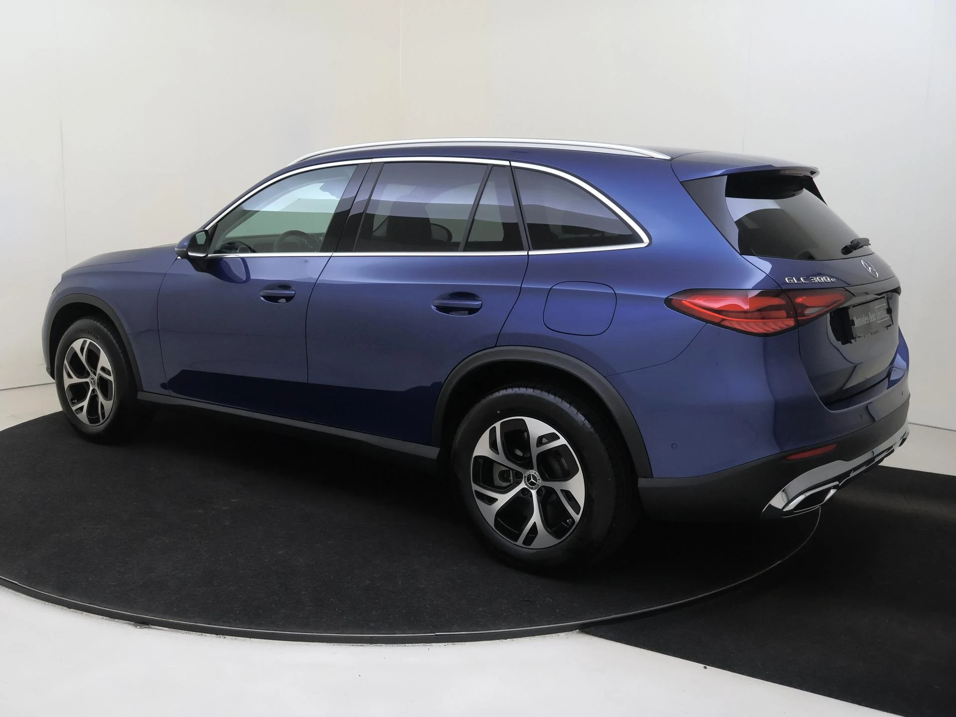 Mercedes-Benz-GLC-image-2