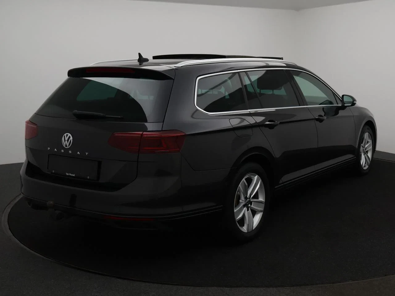 Volkswagen-Passat-image-17