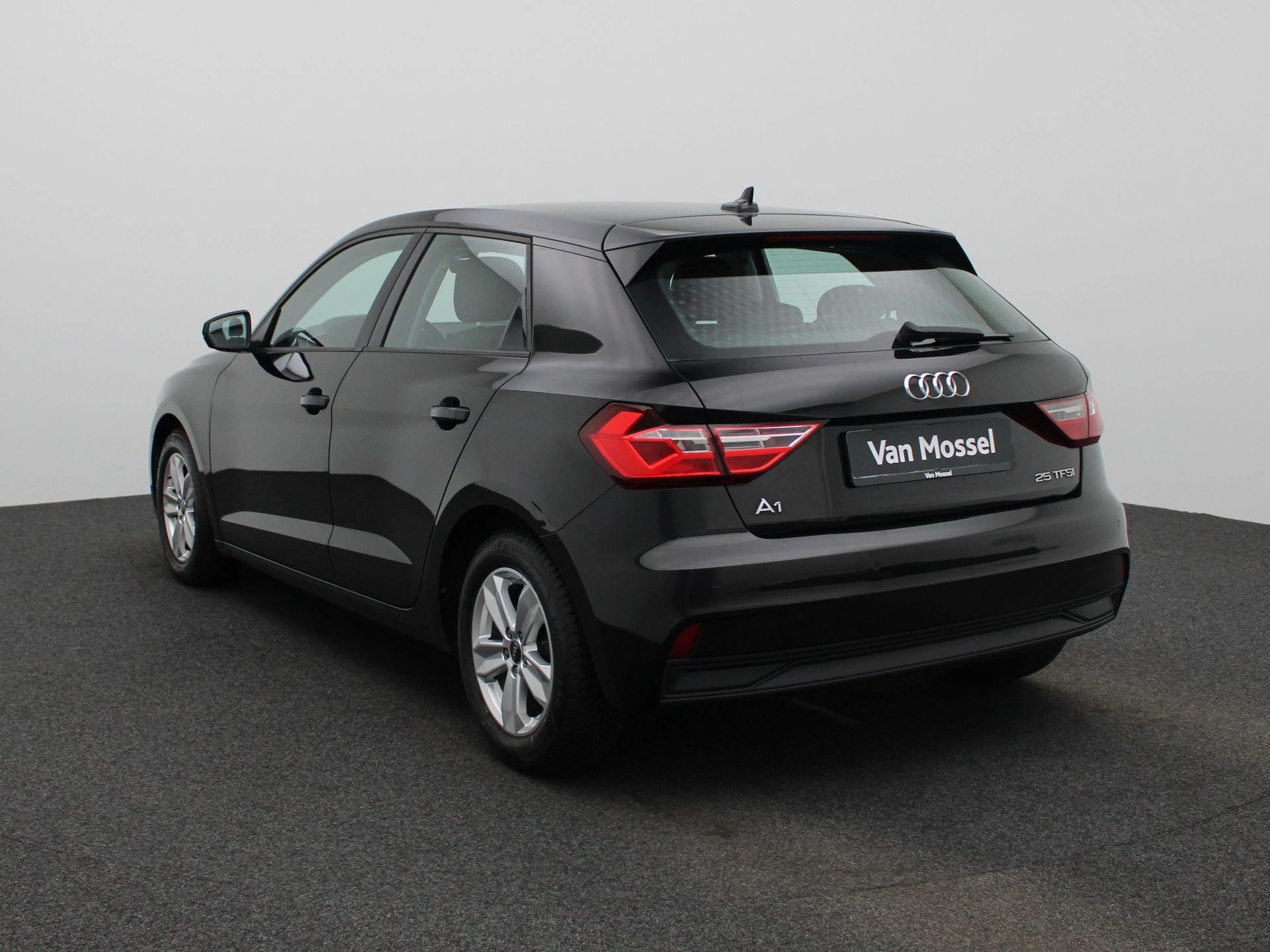 Audi-A1 Sportback-image-1