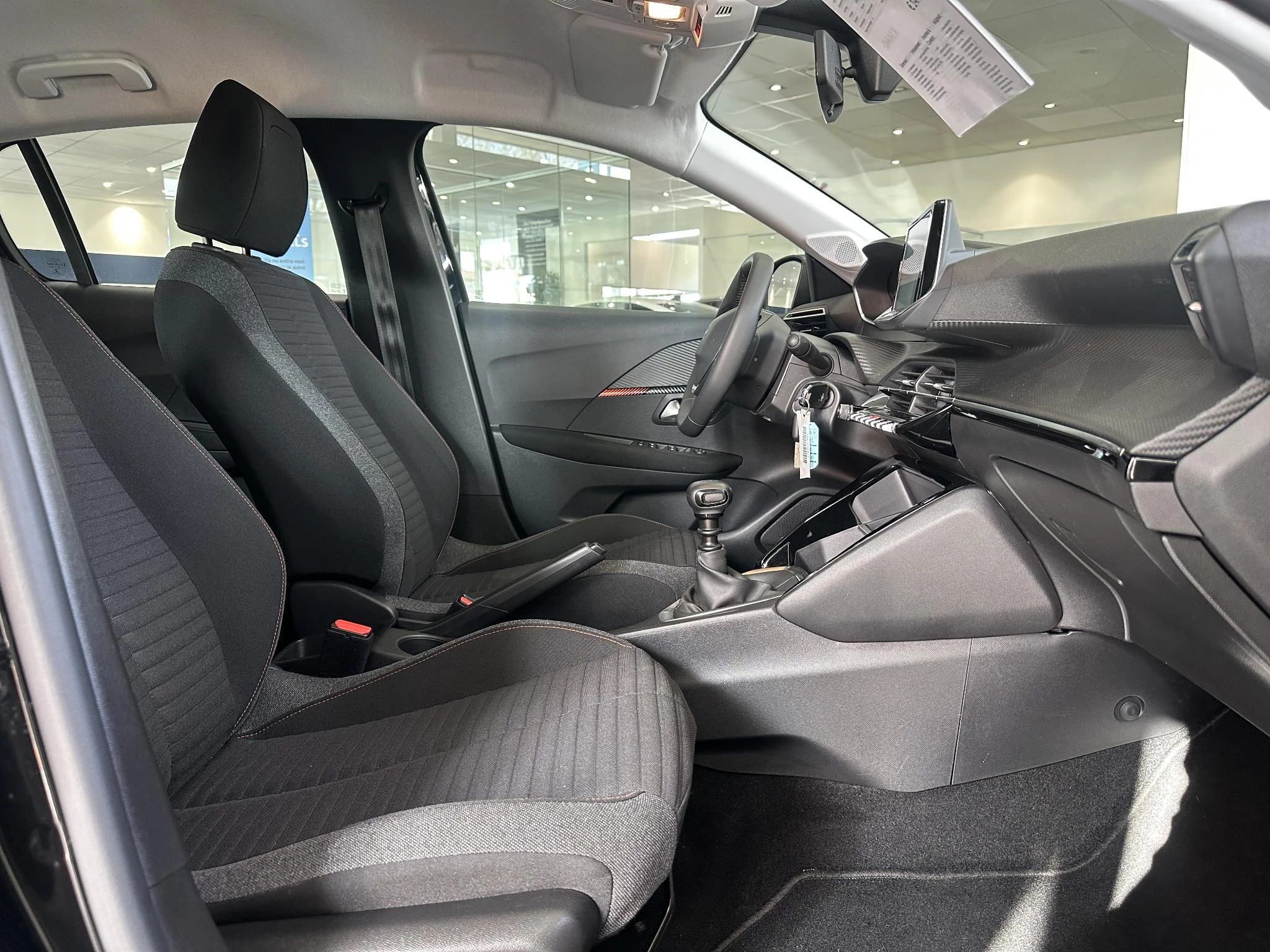 Peugeot-208-image-11