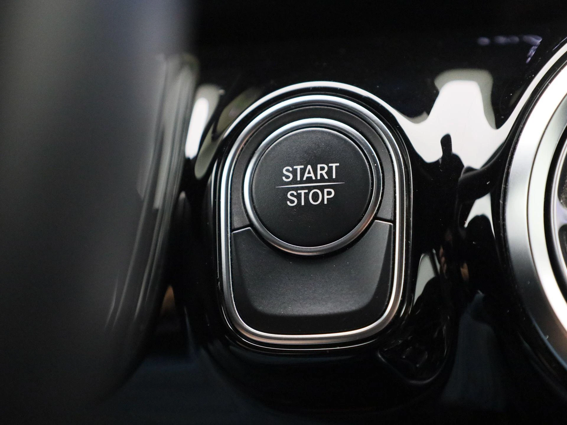 Mercedes-Benz-EQA-image-25