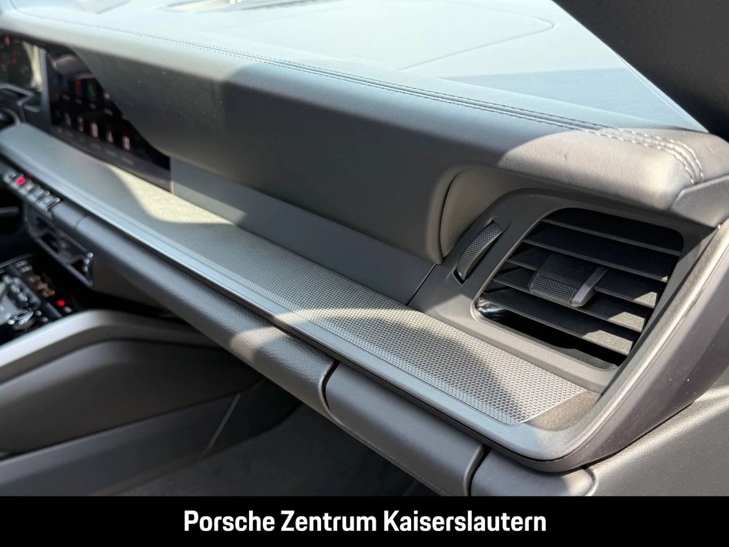 Porsche 911 992 Carrera Cabrio Liftsystem-VA Sportabgas carrera