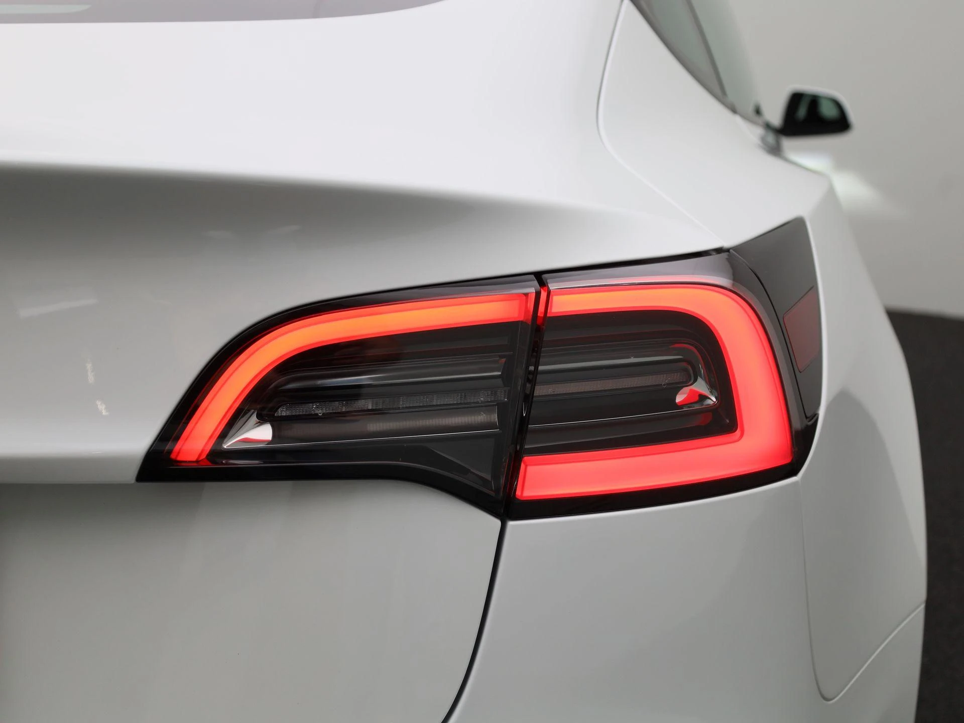 Tesla-Model 3-image-27