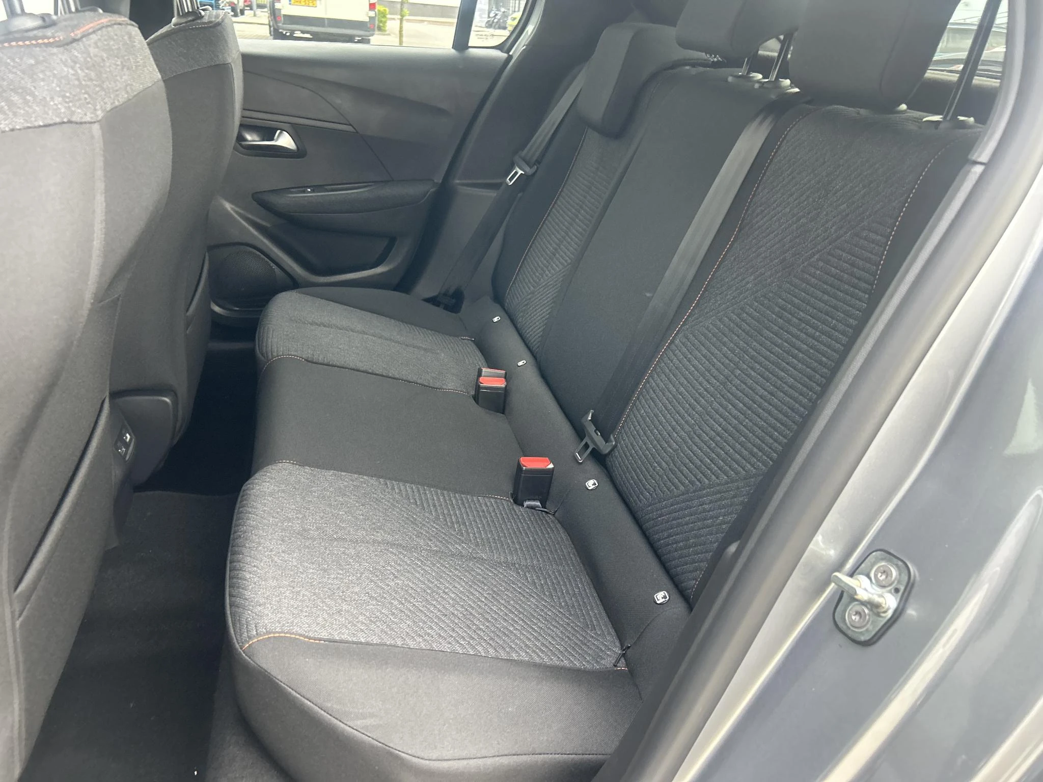 Peugeot-208-image-20