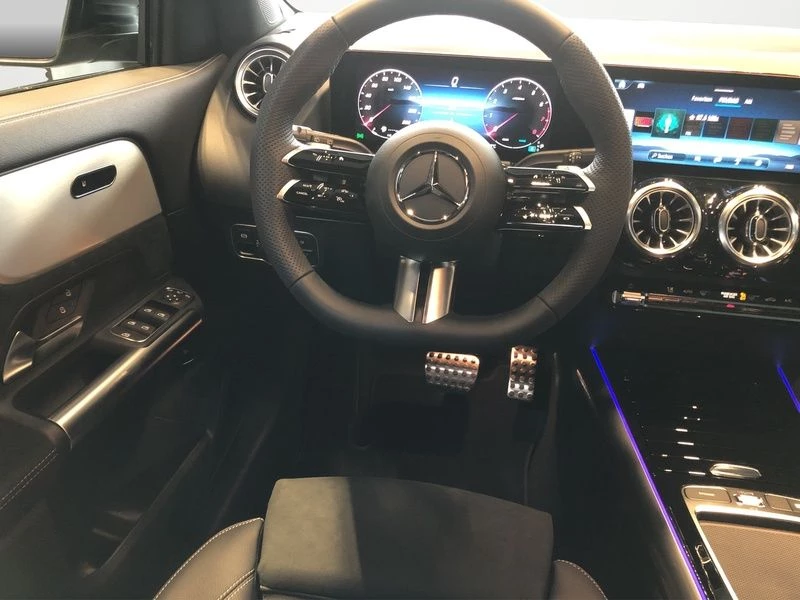 Mercedes-Benz GLA 200 AMG NIGHT PANO AHK DISTRONIC 20-ZOLL AMG LineC118 GLA 200 AMG NIGHT PANO AHK DISTRONIC 20-ZOLL AMG Line