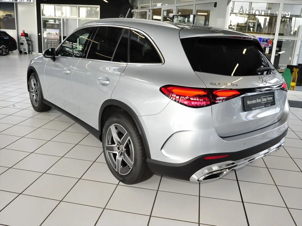 Mercedes-Benz-GLC 300 d-image-3