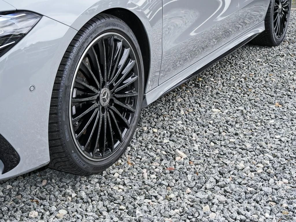 Mercedes-Benz-CLA 200-image-5