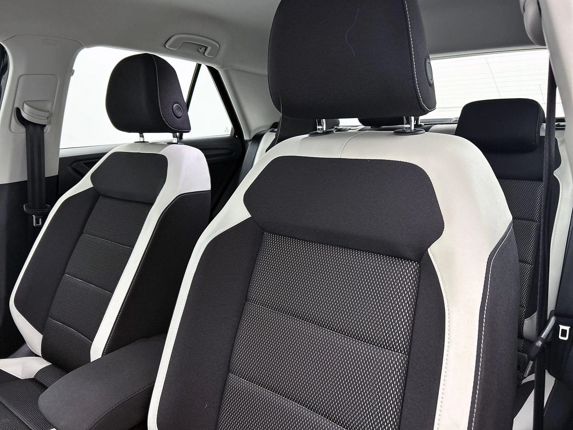 Volkswagen-T-Roc-image-11